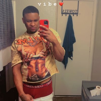 Vers 🥷🏾 and a freak ! DM me for special requests 💵💰