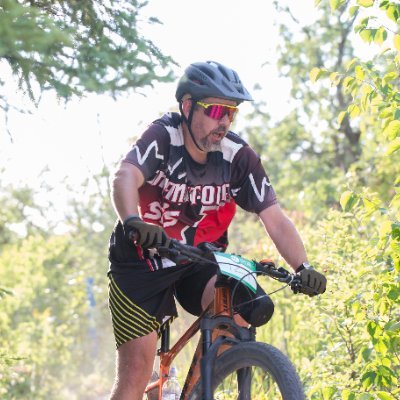 Family ⚾️🥎🏒⛳️🚴♂️ Coffee and bikes. Fan of @BlueJays @nhljets @Wpg_BlueBombers. WJHA Volunteer. Year round cyclist, fatbike + MTB guide. #bikeface
