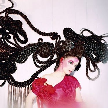 PeaRLyNeuS's profile picture. Wait.what? No bio? Bah nan, j'ai rien de spécial à dire!