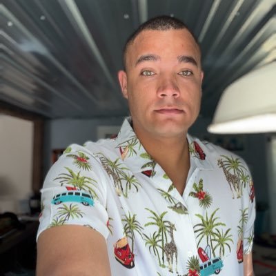 I’m a single mixed boy and gay. also not scared to get me hand dirty and I love new and old cars. hit me up I love to eat 🍑 and suck 🍆🤤