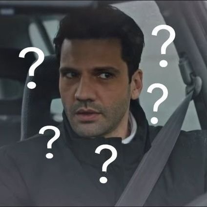 disegnatrice e scrittrice - generalmente, commento cose a caso tipo LE SERIE TURCHE yargi bellissima
oppure i programmi a caso sul 5 / Sanremo e Eurovision