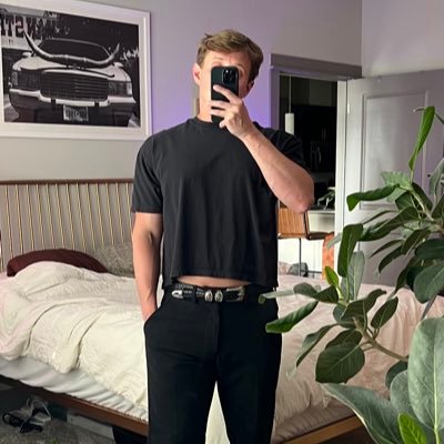 yeeawww's profile picture. 🤠😔