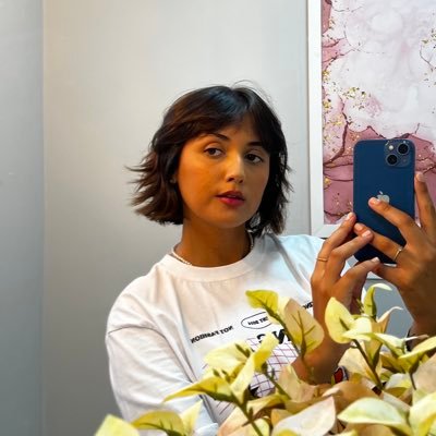 themilenas's profile picture. blue