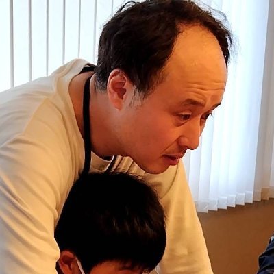 ゲーム関連の人。ゲームプランナーとしてコンシューマ(GBAなど)→ソシャゲ→NFTゲーム。小さいプロジェクトなら進行管理も。業務委託中心に活動。子供向けプログラミング教室を運営とUGCゲーム(UEFNとRoblox)を個人で開発。
