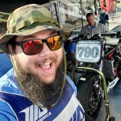 Cincinnati born and raised.
Shooting: Cameras, Beers, Guns, The Shit.
@becausemoto // Moto Content