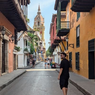 De las montañas Antioqueñas ❤️
Invirtiendo para vivir como hippie.
Novato en la BVC.
Comparto opiniones personales, que realmente no tienen mucho peso.
