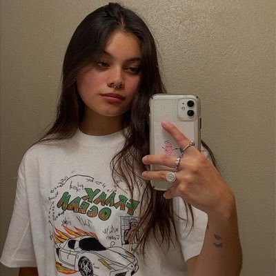 Cjasss_'s profile picture. j 🩷