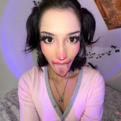 mentallyillmile's profile picture. {20} DM TO BUY~ BU IS @mentallymile 𖤐𖤐 check out my ☟︎☟︎☟︎ OF SALE 🥳