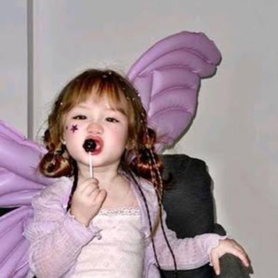 yourthursd4y's profile picture. without rain, I won’t bloom ! ( dek68+1 ) ✿ 𝘥𝘰𝘯’𝘵 𝘩𝘦𝘴𝘪𝘵𝘢𝘵𝘦 𝘵𝘰 𝘮𝘢𝘬𝘦 𝘧𝘳𝘪𝘦𝘯𝘥𝘴 𝘬𝘶𝘣 goal : pharmacy student🥼💊