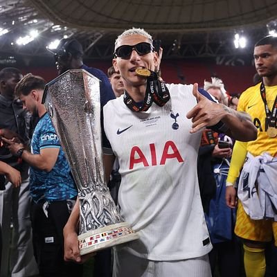 Love a good chin wag about spurs. we've seen some shit over the years but wouldn't change my club for the world. oh and Enic and Levy Get out of our club!
