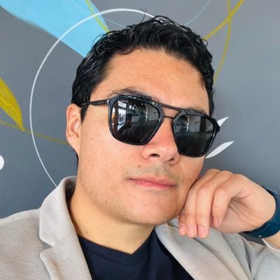 Conversador profesional, Tvadicto y noctámbulo, profesor por decisión y comunicólogo por vocación