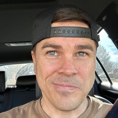 Robo3PL (robot powered 3PL 🤖🤖🤖) and Ave Shops (dropshipper for womens fashion boutiques 💃) Trying to be the best husband, father, & founder I can be.