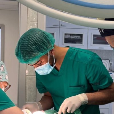 طالب دكتوراة سريرية ودبلوم سريري في جراحة الفم وزراعة الأسنان DClinDent, PgCert - Oral Surgery 🇬🇧🇸🇦