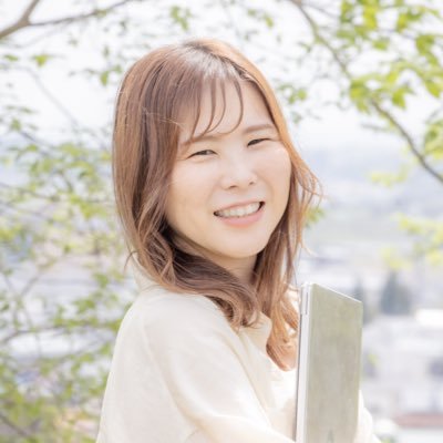 「思わず目を引く」「パッと見て伝わる」デザイン | マーケ視点を活かしたLP制作 | 印刷系制作会社グラフィックデザイナー5年4ヶ月 ▷ フリーランスデザイナー | 全ジャンル柔軟に対応◎ | インボイス登録済 | 制作実績はハイライトへ | 制作のご相談・ご依頼受付中 | お気軽にDMください📩