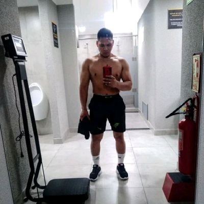 Chico de 26 años bisexual versátil de iquitos orgullozamente 🇵🇪 peruano muy cachondo y morbos fetichiste y dominante
