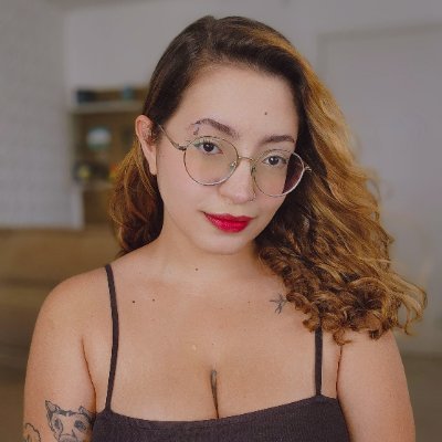 Jornalista, pesquisadora e gostosa em tempo integral.
24 anos. Ela/dela 🌷
Aqui você encontra todo meu conteúdo 👇🏽