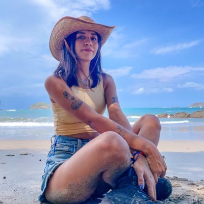 Mar (ivel)
Cuasi bióloga e historiadora/ profesora en historia/ Murcielaguera por vocación/ estudio bioacústica/ a veces dibujo
🦄