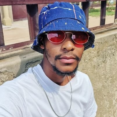 bmnkosi1's profile picture. Jesus Christ ✝️ Kaizer Chiefs ⚽ Man City ⚽ Civil Engineering Student 🧱🚧👷🏾