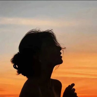 A strong person is one who dares to smile at suffering. A happy person is one who laughs at obstacles. ☘️💫
#BeYourOwnKindOfBeautiful
#SheBelievesSheCan