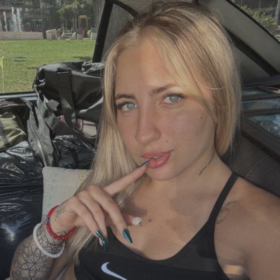 Grocery cashier 🍎
Cancer queen ♋️💅
Indiana girl with big energy and a habit of sliding into the right DMs💌