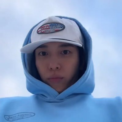 zeusluky's profile picture. 