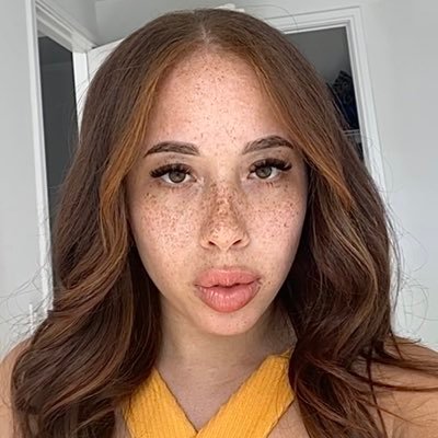 Just a canadian girl who likes Forza and lemon pepper wings 😅💗
I dare you 2 click 👉🏽 @thekyraline