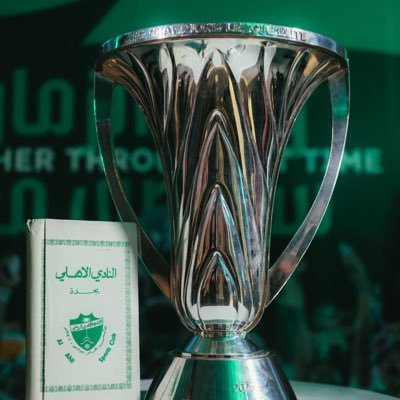 يسألوني عن جــدة ،، وش اللي فيها يجـذبك،، جاوبتهم وأنا كلي شوق،، ماتسمعون الحكي اللي نردده ،، طول السهر ،، طول الدهر ،، طول العمر ،، جــدة كـذا،،أهـلي وبـحــر