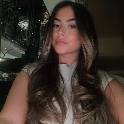 carmen_nora18's profile picture. Night life 🥳