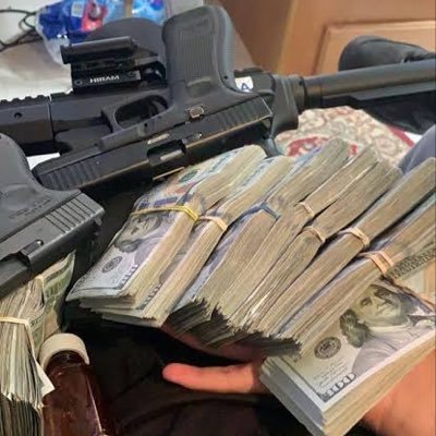 Hmu 🤙 looking for a friend to work with and earn some money 💰 do it to me