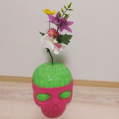 金属バットにズブズブにハマりすぎて、お笑い垢作ってしまいました。
マユリカにもハマりました。
たまにお笑いと全く関係ないことも呟きますが、…シテ…ユルシテ……