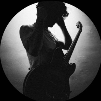 Ui__ii__Ui's profile picture. كـ الماء ، والماء قد يروي وقد يُغرق.