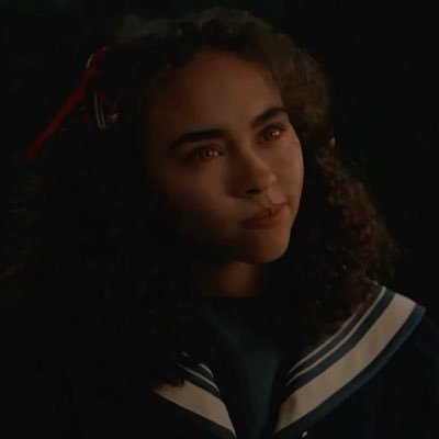 crimsonasi's profile picture. “𝘐 𝘴𝘢𝘪𝘥 𝘧𝘢𝘳𝘦𝘸𝘦𝘭𝘭 𝘵𝘰 𝘴𝘶𝘯𝘭𝘪𝘨𝘩𝘵.”