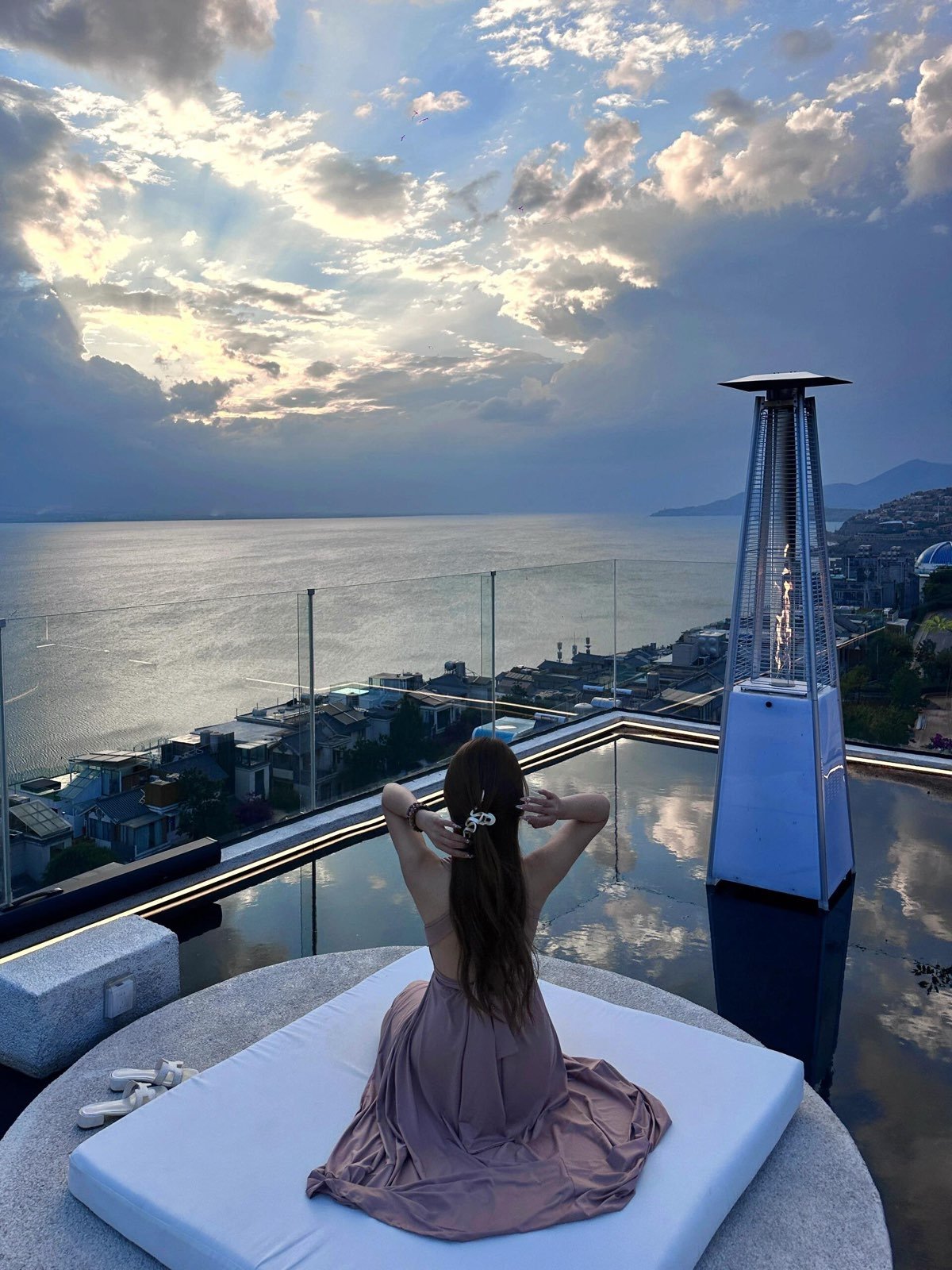 Yvwargeg682296's profile picture. 