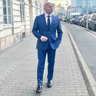 austroGin's profile picture. Unternehmer, liberaler Kulturcyborg, Gastarbeiterkind, nofastfashion! https://t.co/gE8h0NywXQ