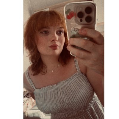 hi I’m Lauren, I love @Halsey @zaralarsson Self-Proclaimed Vinyl Record addict, WWE and Pokémon fan // 23 yrs old // She/Her 🇬🇧 Tiktok - @laureeex0