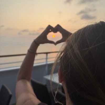 marcialorena's profile picture. “El dolor es inevitable, el sufrimiento es opcional” decía Buda después de años de aprendizaje y meditación.  Fibromialgia 💜