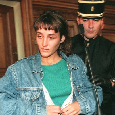 Le fait de provoquer directement à des actes de terrorisme ou de faire publiquement l'apologie de ces actes est puni de cinq ans d'emprisonnement et de 75 000