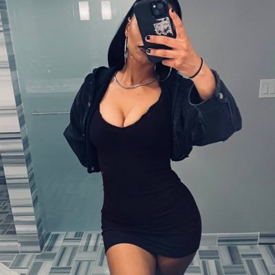 muy___mal's profile picture. people displeaser, mental health critic.