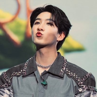 24 • she/her • lesbian • always either stoned, crying or asleep • lhh is mine!! • clexa • firstkhao • no1 ray pakorn defender!!