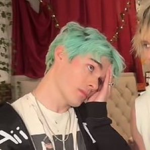 SYDSUPERDARK's profile picture. * . °•★| shake it like a snow globe |☆•° . *