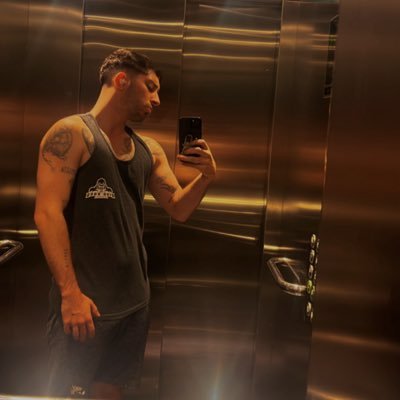 Toda la vida es un baile y te pueden bailar, aunque no quieras, lo verás, en una cancha o en un bar.
