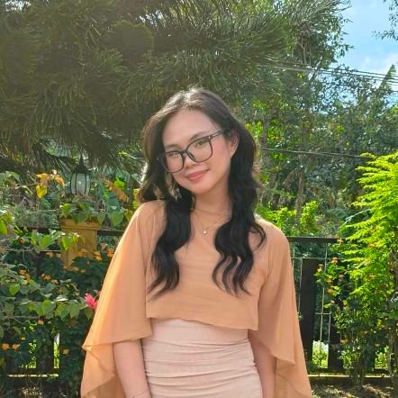 Lovely, beautiful, smart, industrious and loves to cook.

Those things have nothing to do with me.

Mukhang fan account na nga ata talaga 'to.