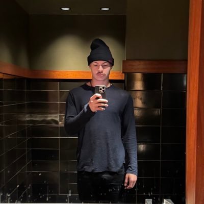 mrari0's profile picture. 