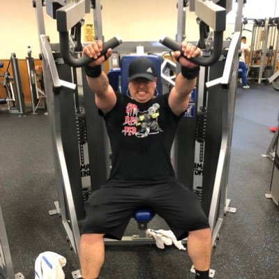 Your favorite horror gym bro. Twitch Affiliate | DBD Survivor Main | Big lifts, bigger screams |🇵🇷| 🔞+ only | Business 📧: onimusclegaming@gmail.com
