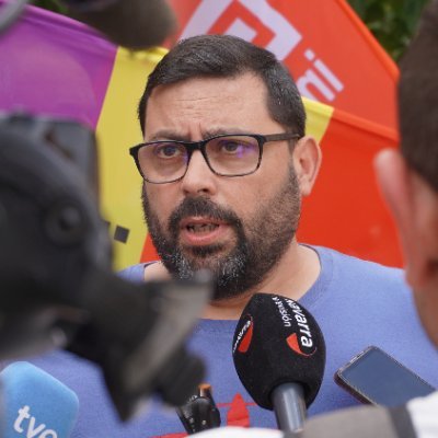 Secretario general de CCOO de Navarra
Sindicalismo para el progreso y para lograr derechos laborales. Sindikalismoa zuri laguntzeko.