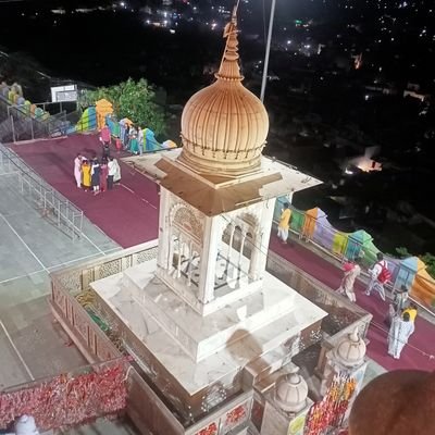 34thStair's profile picture. फिर अंत में प्रेम का समस्त अध्याय विरह का हो जाता है, लोग वंचित होते हैं प्रिय से, प्रेम से और अंत में स्वयं से...💙 @The34thStair