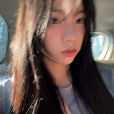 L_Khez's profile picture. 