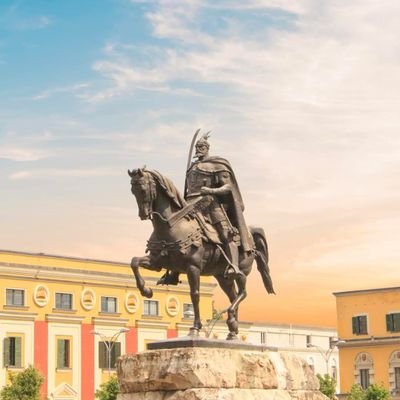 TheTrueBENI's profile picture. History and politics enthusiast with a passion for sports. I enjoy exploring the past, understanding current affairs, and staying active through various sports.