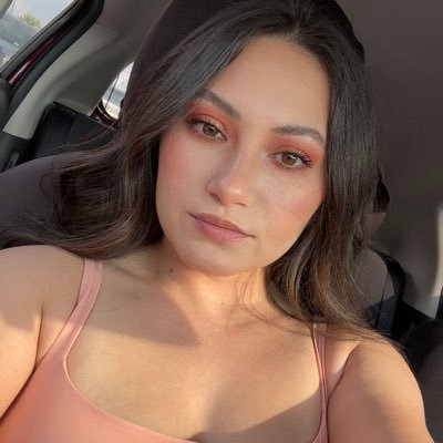 pink654's profile picture. 