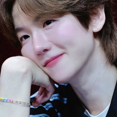 falling in love with #joy deeper and deeper every day ◡̈ ———— @//baekhyun, i’m queen and #EXO is king